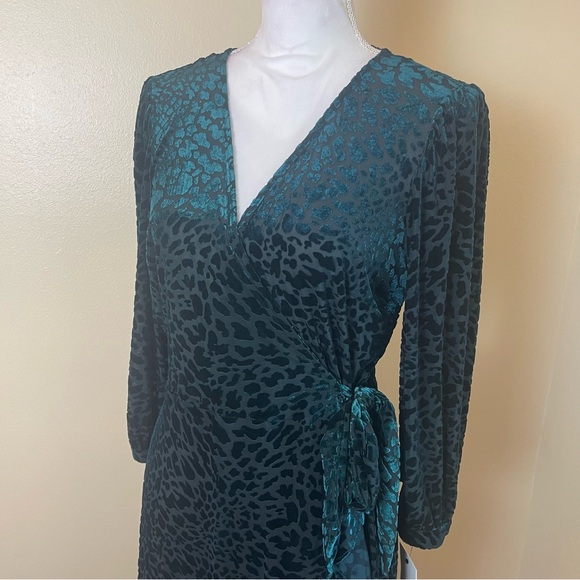 Emerald Leopard Velvet Wrap Dress Sz 12 Long Sleeve Animal Print V Neck Ruffle - Picture 3 of 13